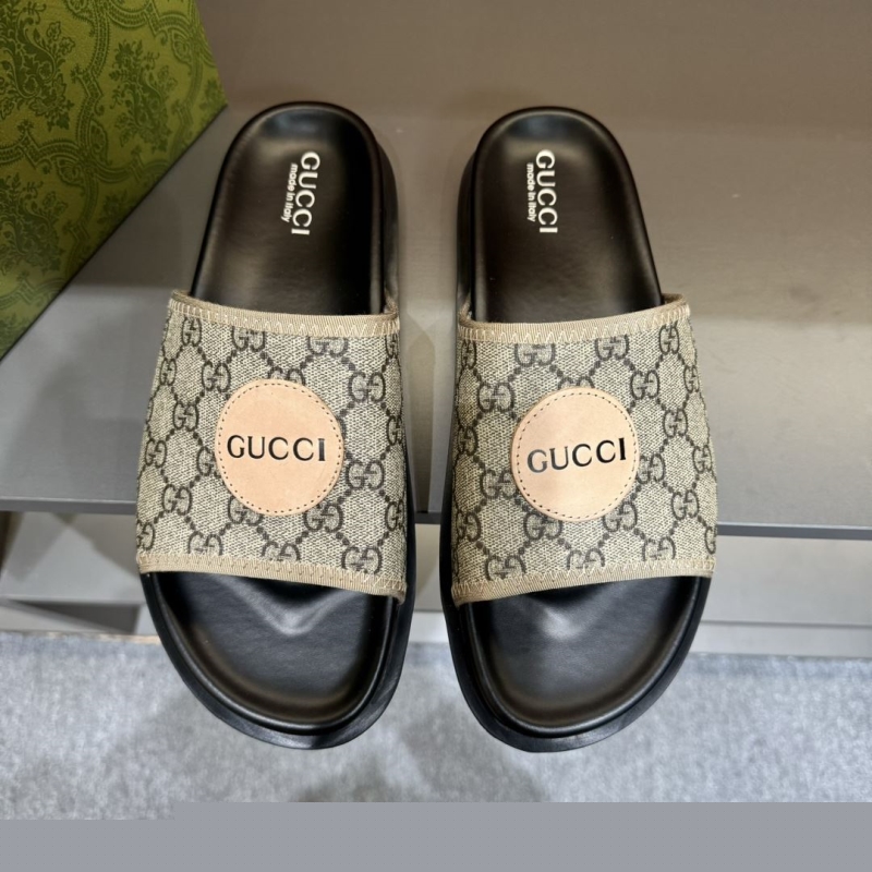 G*u*i slippers